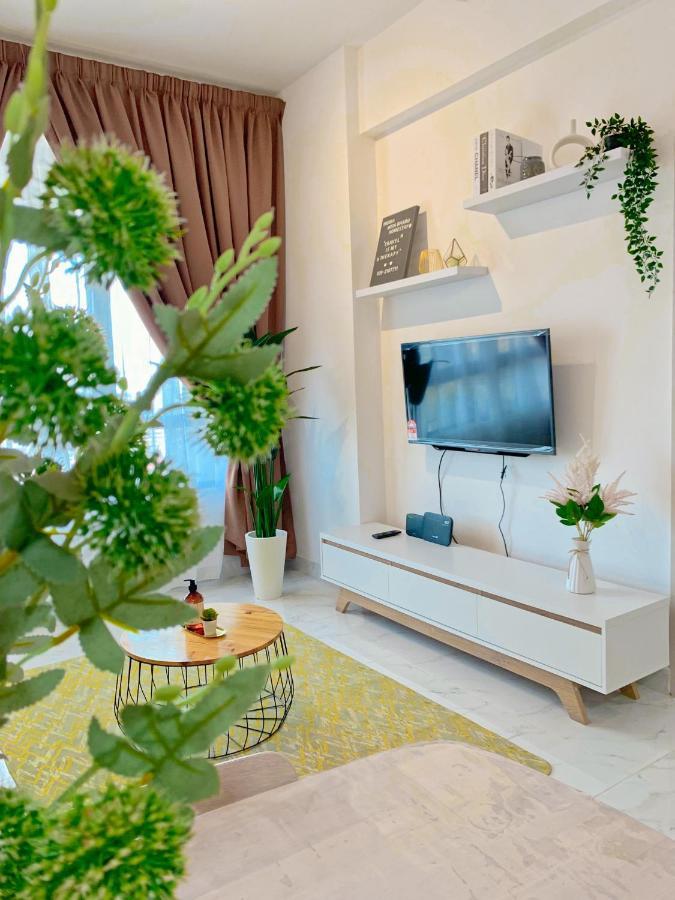 Netflix Two Bedroom Troika Kota Bharu Homestay 182 Buitenkant foto